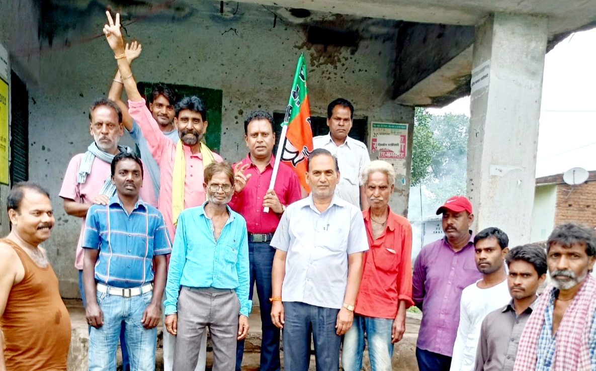 भाजपा भुरकुंडा मंडल ने सेवा पखवाड़े के तहत चलाया स्वच्छता अभियान