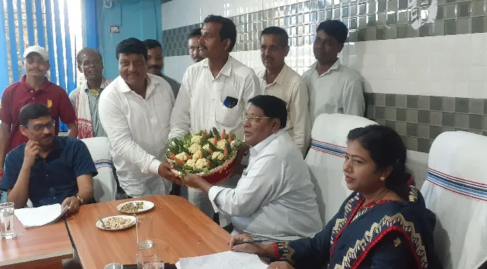 खाद्य आपूर्ति मंत्री डॉ. रामेश्वर उरांव ने गोला प्रखंड कार्यालय में की जन सुनवाई