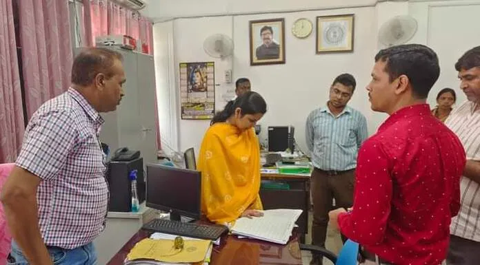 Ramgarh Deputy Commissioner did surprise inspection of departments in Collectorate