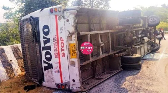 Bihar school children's tour bus overturns, 20 children injured