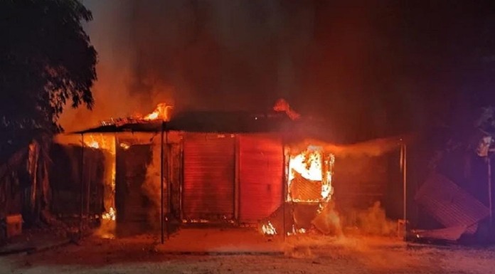 बोकारो: दुकानों में आग लगने से लाखों का नुकसान