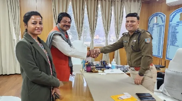 Former Minister Yogendra Sao and MLA Amba Prasad met SP
