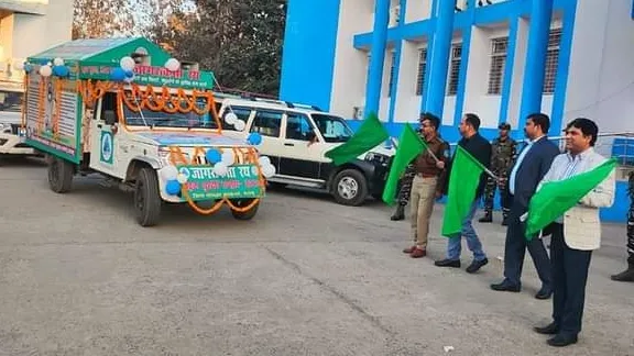 Palamu district administration flagged off road safety awareness vehicle