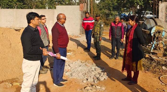 Ramgarh Deputy Commissioner inspected the EVM warehouse under construction