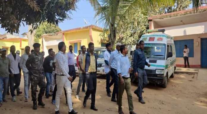 Latehar DC did surprise inspection of Mahuadand block office
