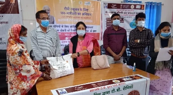 Nutrition basket given to TB patients in Chandwa