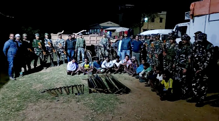 Sashastra Seema Bal caught 12 wood smugglers in Tamar area