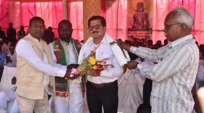 Statue of Martyr Tilka Manjhi unveiled in Urimari