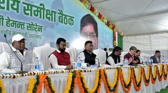 The Chief Minister reviewed the ongoing schemes in Latehar and Chatra districts