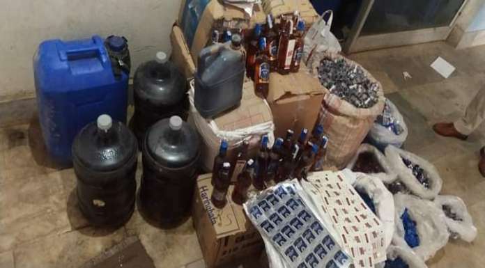 Fake English liquor manufacturing exposed in Chatra, one arrested