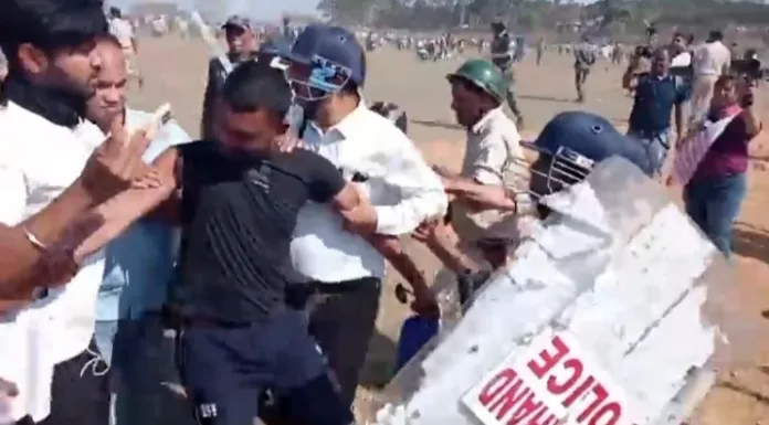Lathi charge on students protesting near Vidhansabha, Jairam in custody