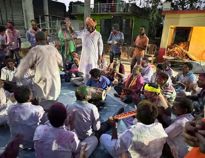 People played 'Holi' with color and enthusiasm