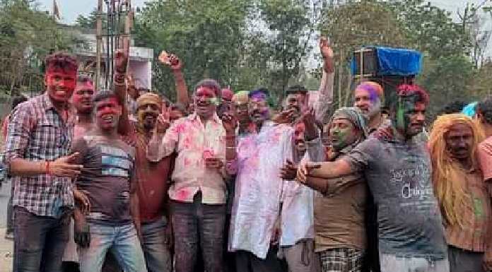 People played 'Holi' with color and enthusiasm