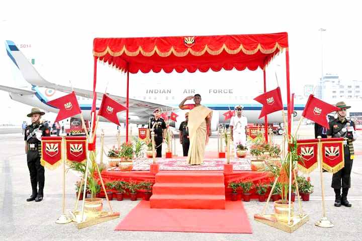 President reached on West Bengal tour, received civic reception