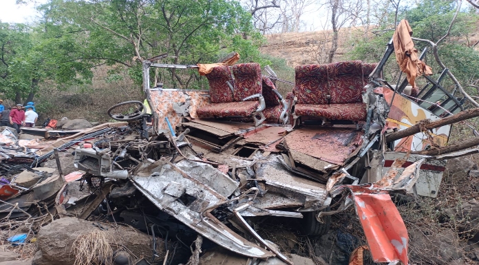 Bus falls into gorge in Maharashtra, 12 killed, 25 injured