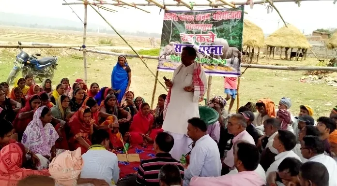 Former MP reached Gondalpura villagers movement against Adani Enterprises