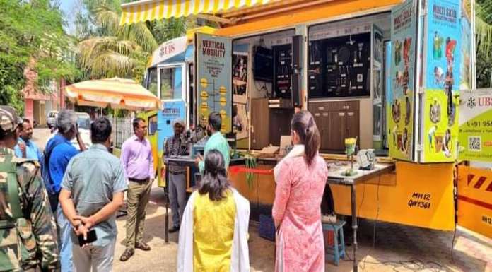 Latehar Deputy Commissioner flagged off 'Skills on Wheels' chariot
