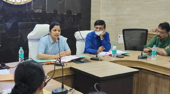 DC reviews ongoing development works in Ramgarh