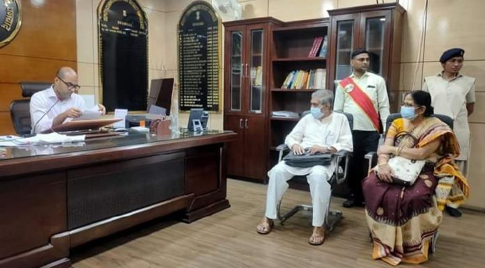 Dhanbad DC heard people's problems in janta darbar