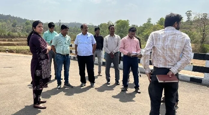 Ramgarh Deputy Commissioner Madhavi Mishra visited Patratu block