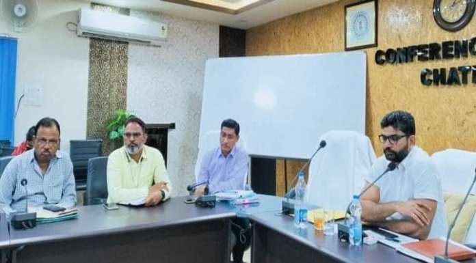 Chatra DC did review meeting of social welfare department