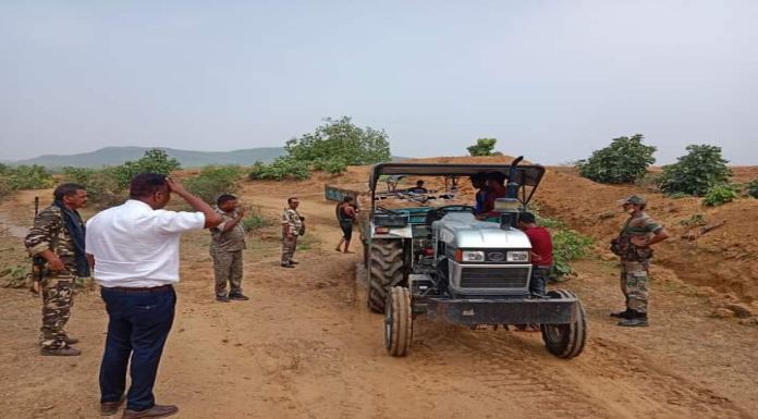Illegal stone chips loaded one and sand loaded three tractors seized