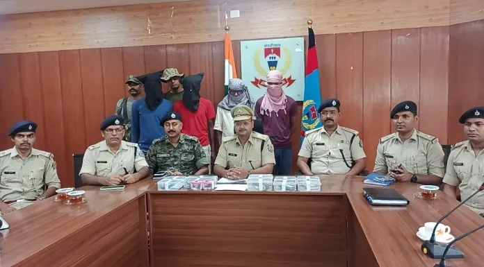 Khunti police arrested four PLFI militants with weapons