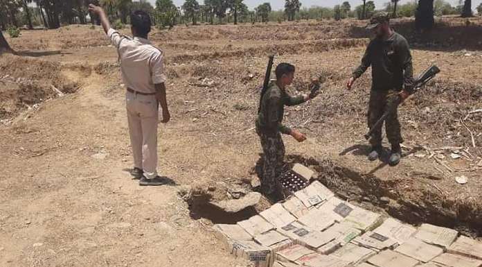 Raid in Nawadih of Chatra district, huge quantity of spurious liquor recovered