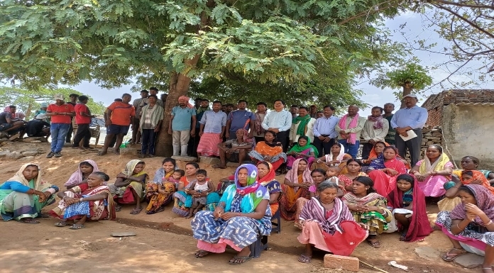 A meeting was held between the CCL management and the people of Raska Tola.