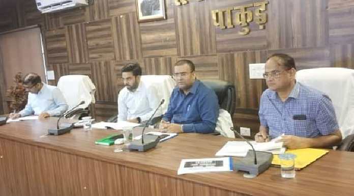 Deputy Commissioner reviewed DMFT operated schemes in Pakur