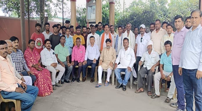 Meeting in Urimari on the issue of transfer of General Manager's office