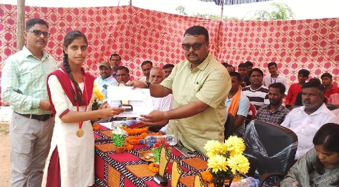 Pratibha Samman ceremony was organized in Barkatha