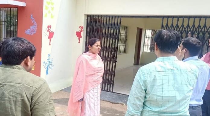 Ramgarh Deputy Commissioner visited Mandu block