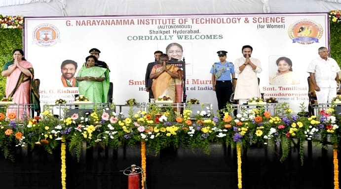 The President attends the convocation ceremony of Sri Sathya Sai University
