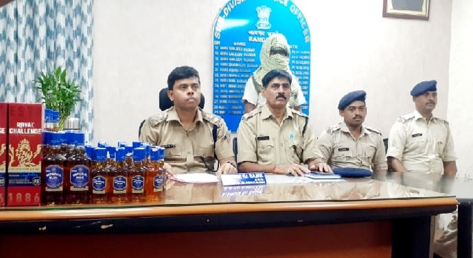 Truck carrying 370 cases of illegal foreign liquor caught