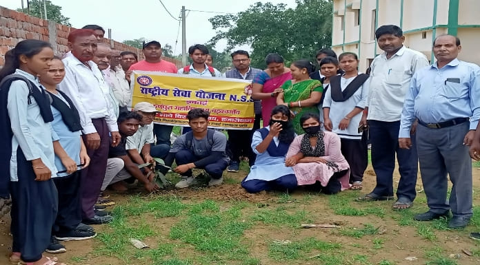 Van Mahotsav Week celebrated in Karanpura College