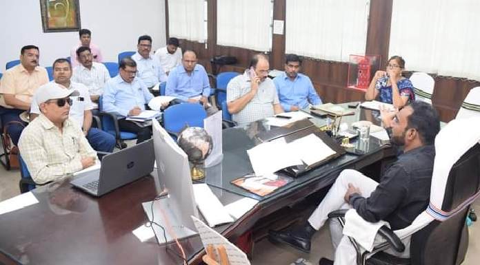 Pakur DC reviewed the works of Revenue Department