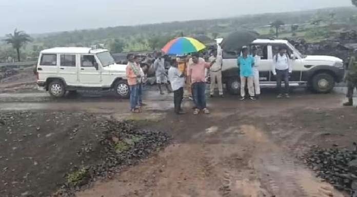 Unauthorizedly broken boulders seized in Pakur