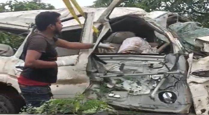 Four killed as Scorpio overturns in Hazaribagh's Charhi Valley