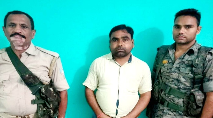 Anti Corruption Bureau caught JE of Dadi block taking bribe of Rs 10 thousand