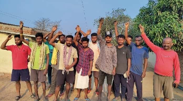 Rayat Visthapit Morcha protested against the notice issued by CCL