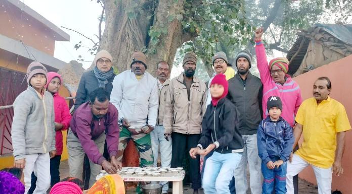 Chhath temple committee distributed kheer on Kartik Purnima