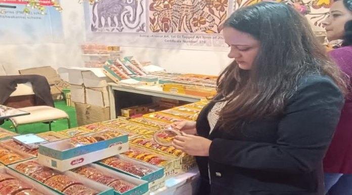 People are liking Jharkhand's bangles in the Indian International Trade Fair.