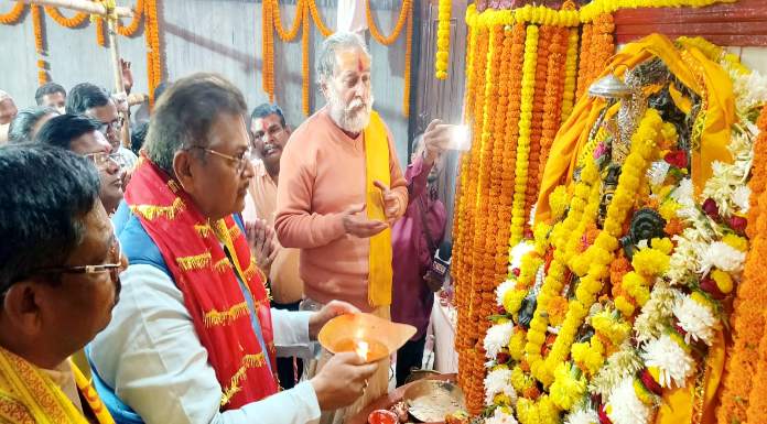 On Kartik Purnima, Hazaribagh Sadar MLA offered prayers at Narasimha place.