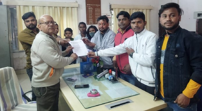 Akhil Bharatiya Vidyarthi Parishad submitted memorandum to JM College Principal