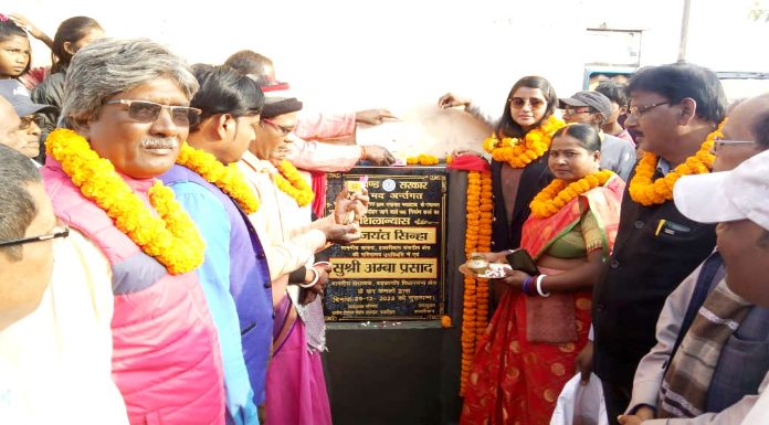 विधायक अंबा प्रसाद ने नयाटांड़ से गंगादोहर पथ निर्माण की रखी आधारशिला