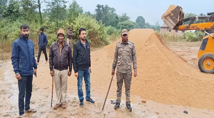 Ramgarh Mining Department seized illegally stored sand and stone chips.