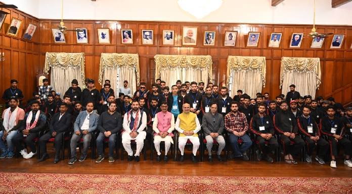 Youth of Jammu and Kashmir met the Governor of Jharkhand