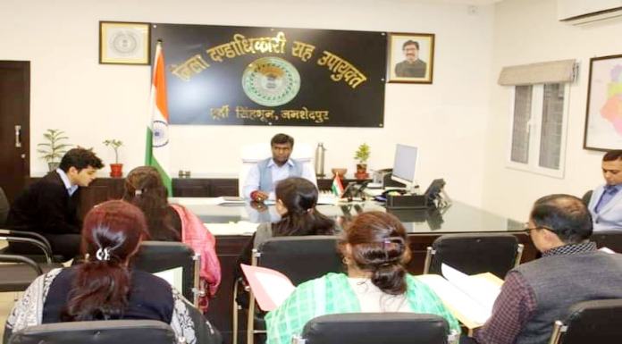 जमशेदपुर डीसी ने मीड डे मील की जिला स्तरीय स्टीयरिंग कमेटी की बैठक की