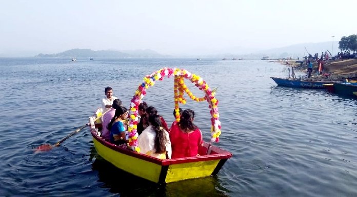 People gathered at Patratu Dam on the first day of New Year 2024